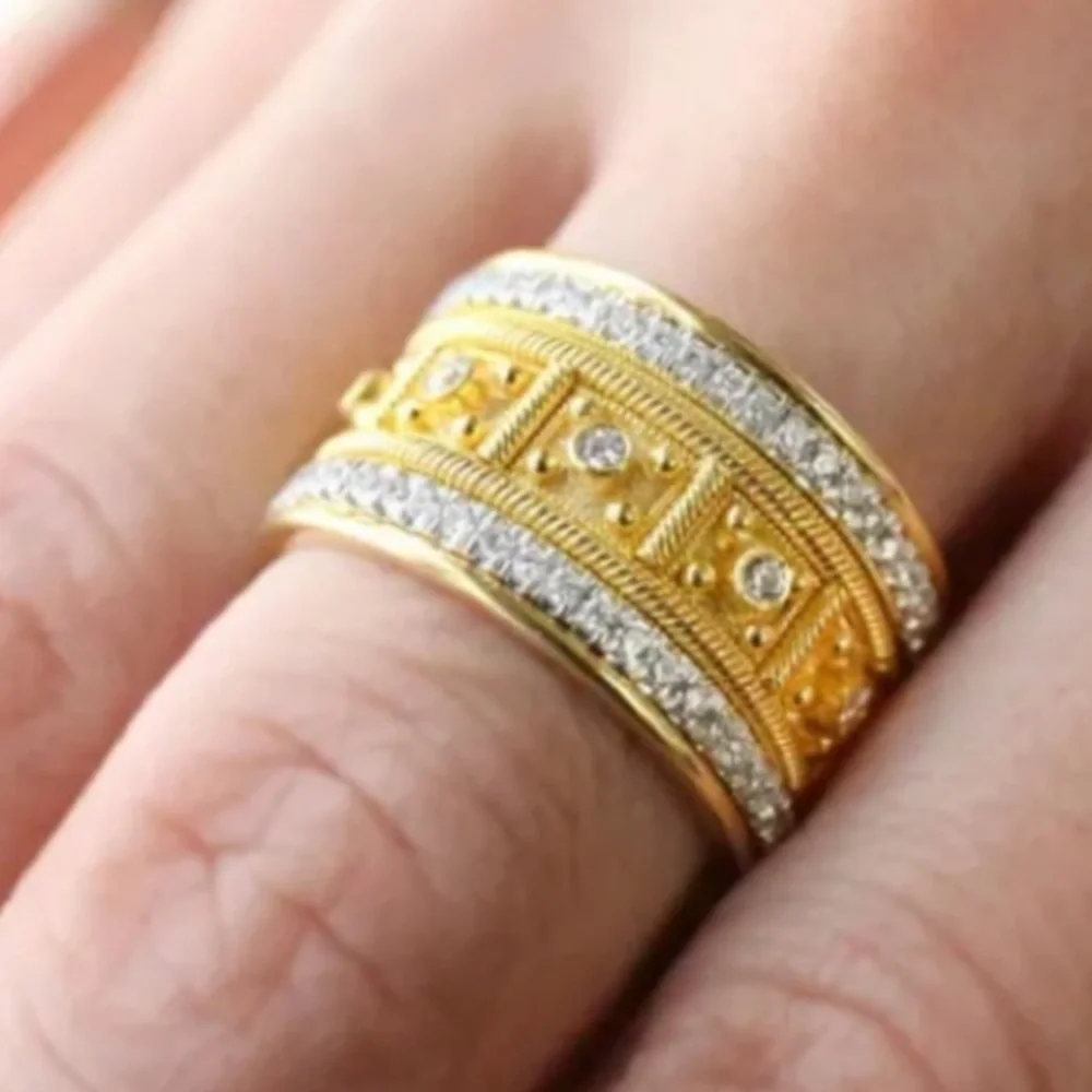 - New18kt Gold Vermiel & White Topaz Ring Size 7